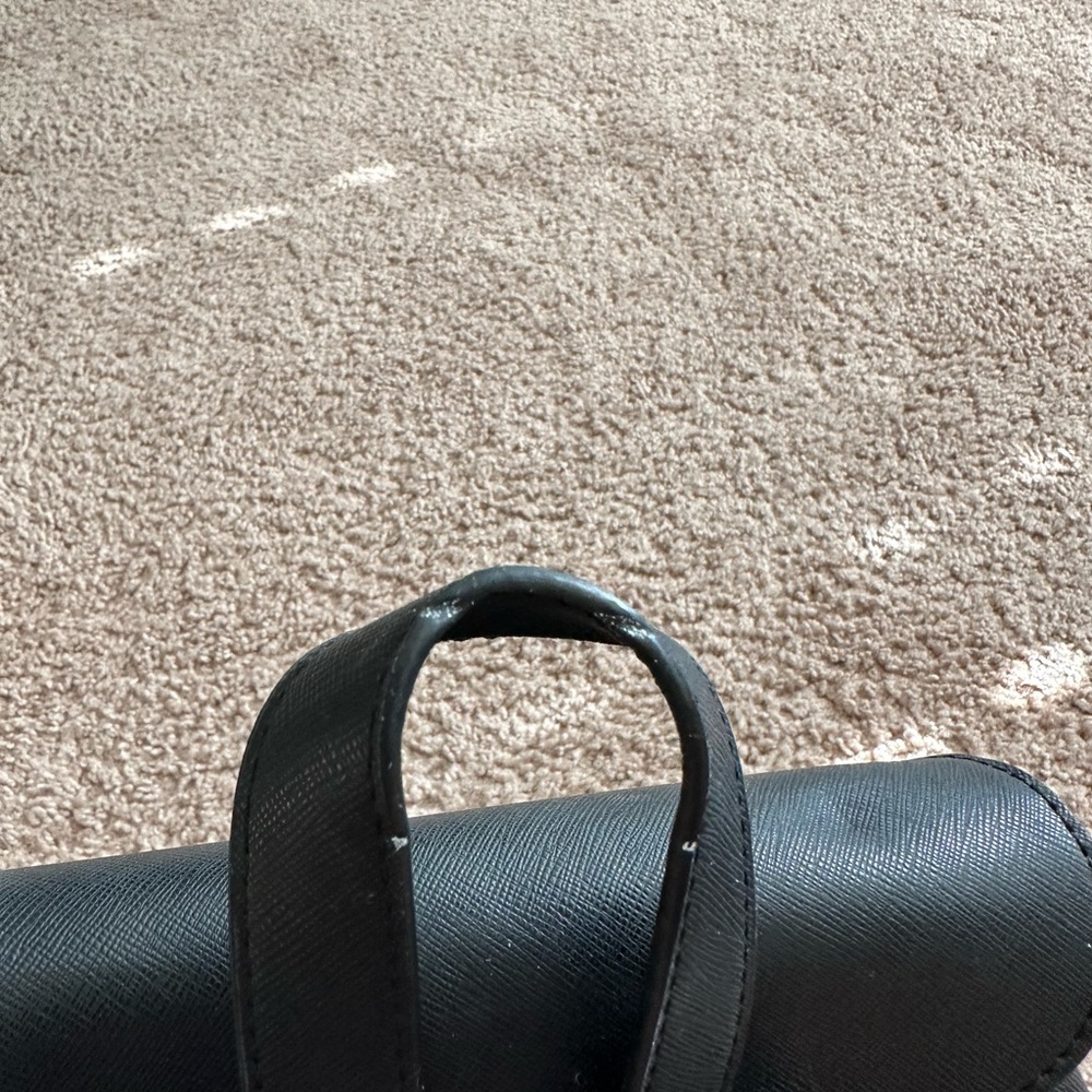 🌺Guess backpack🌺 - Picture 5 of 5